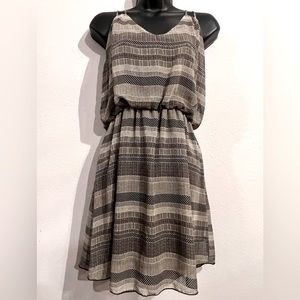 Comfy, Cute, and Classy all at the same time, tasteful geometric print dress